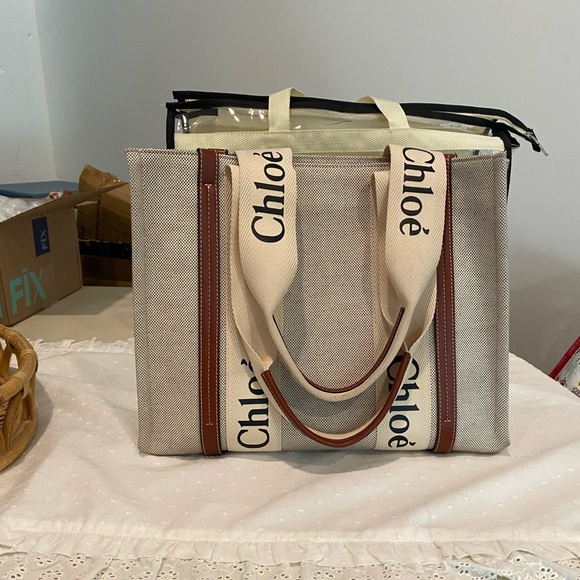 Chloé Woody Medium Tote Bag in Linen - Picture 6 of 8